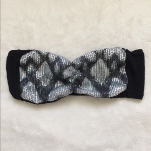 💥$5💥 Wet Seal Black & Silver Sequin Bandeau